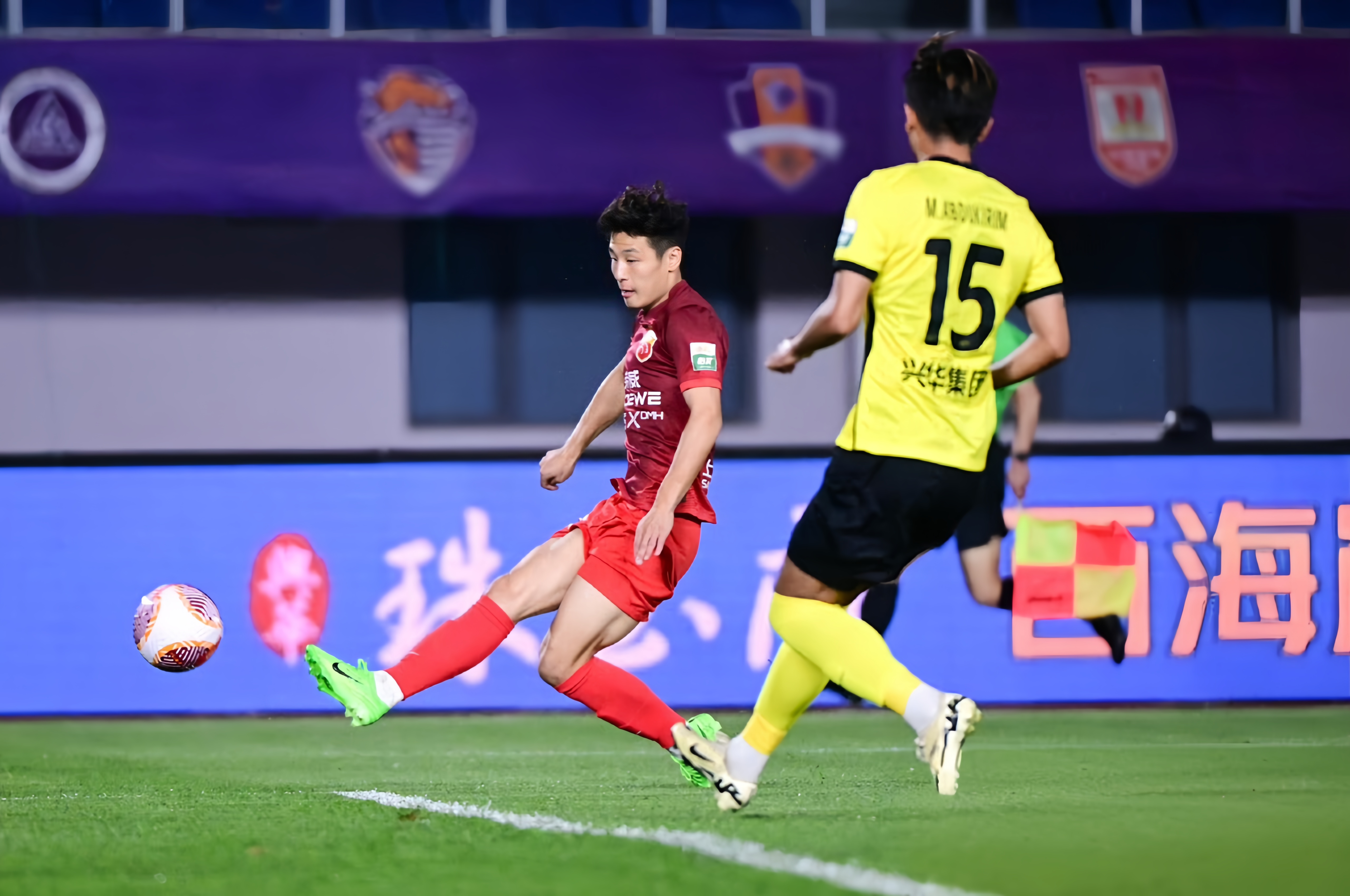 九游体育官网-关键时刻欧超杯焦点战，斯图加特门线救险，赛场秩序良好，赛程密集仍需轮换