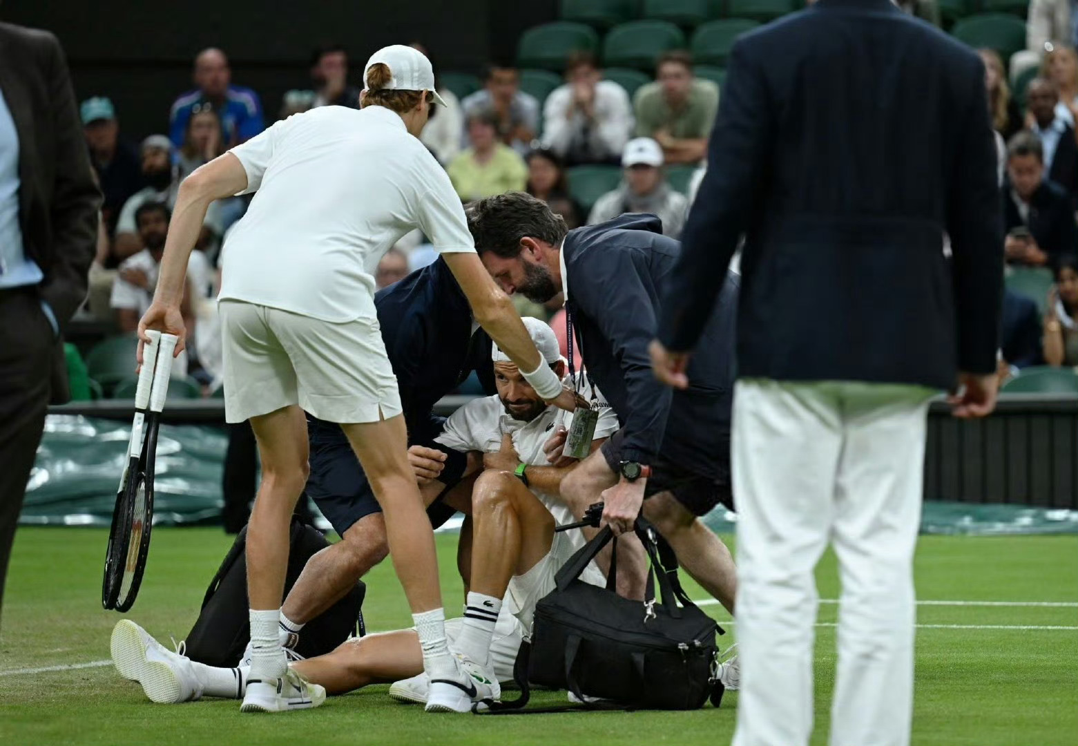 九游体育官网-里昂发布备战花絮，赛前篮板制胜，德国杯任务艰巨，阵容厚度经受考验(经受住来自什么等方面的风险挑战考验)